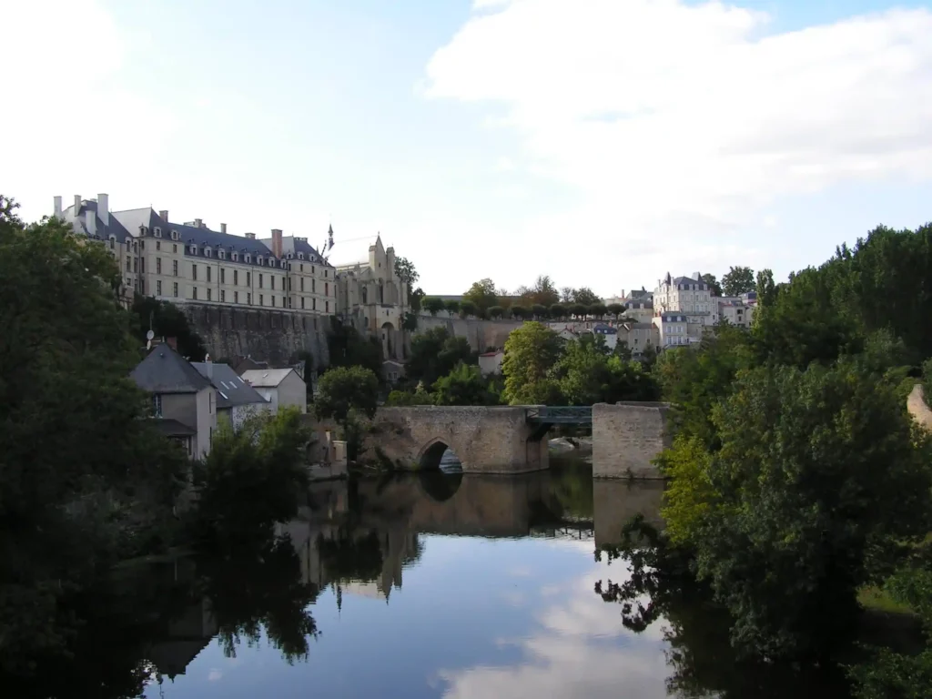création de site web sur mesure à tours